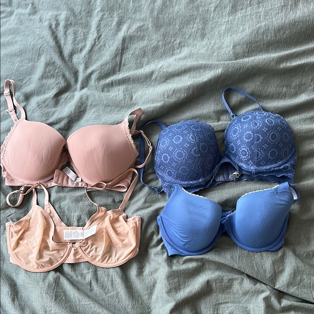 Lot of Elegant Blue and Nude Lace Bras 32DD/32E